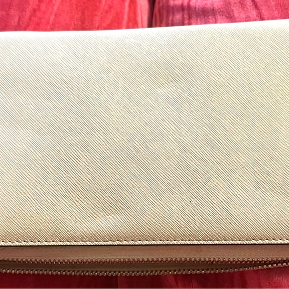 Guess 1981 Vintage XL Black & White
Wallet with many compartments - Picture 5 of 5